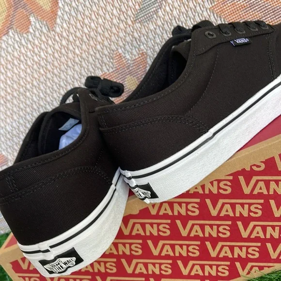 Vans Men’s Atwood
(Canvas) Black/White
VN000TUY187
Sneakers - Picture 15 of 16
